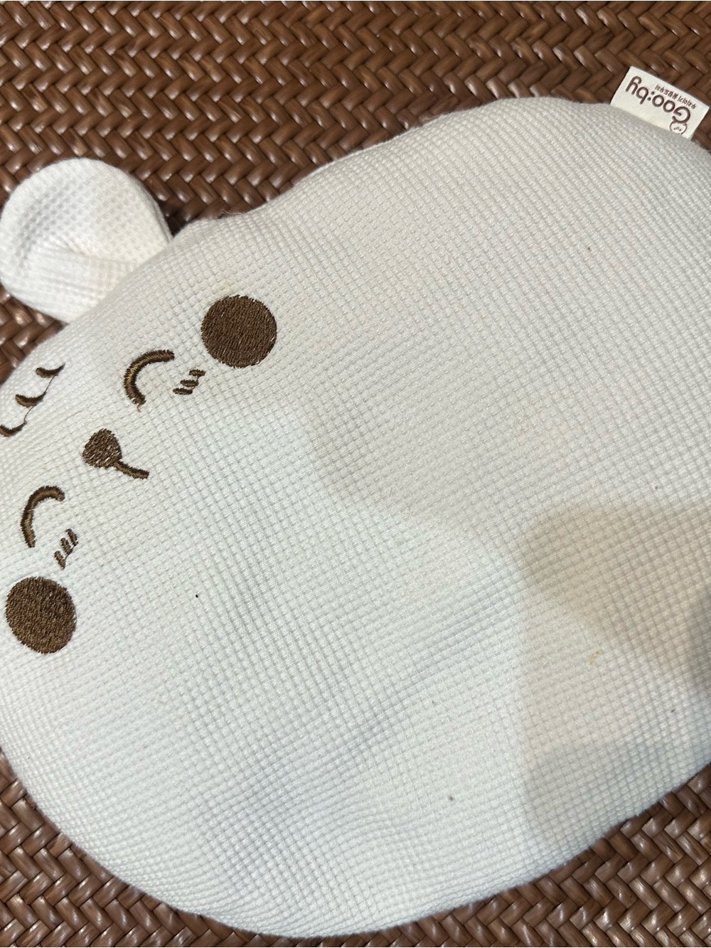 Goo·by White Bear Baby Bib with Cute Embroidered Face